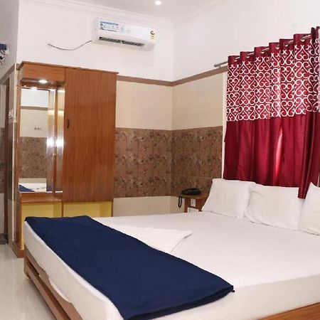 Saravanas Lodge Тиручендур Экстерьер фото
