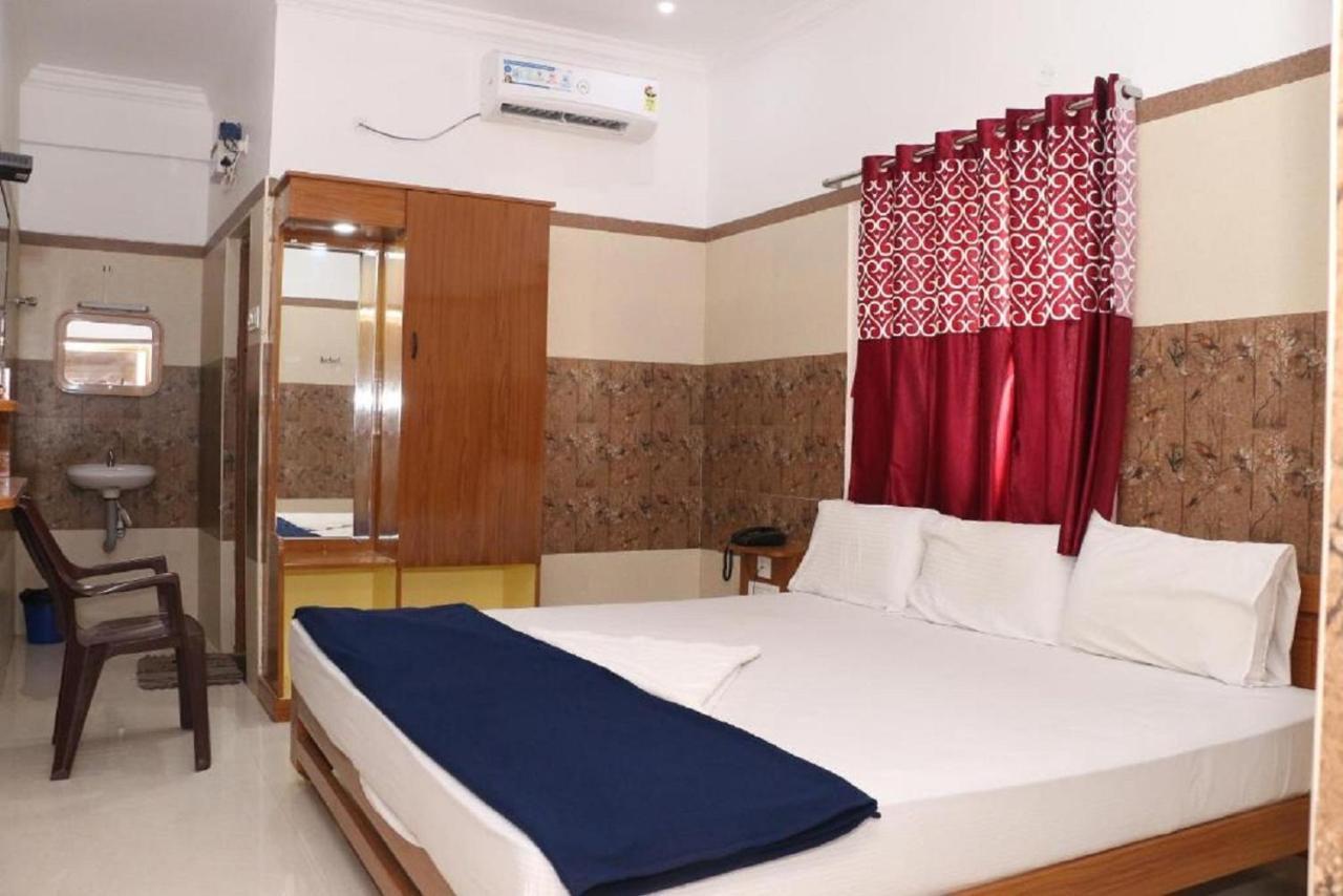 Saravanas Lodge Тиручендур Экстерьер фото