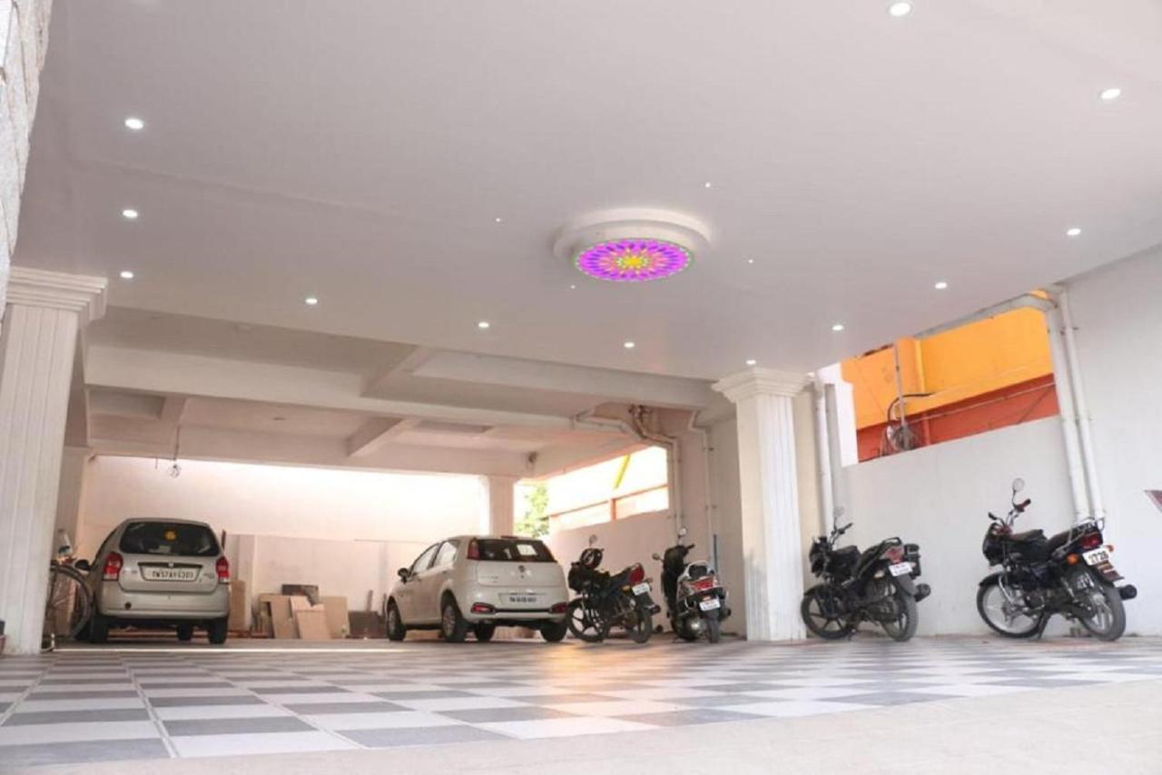 Saravanas Lodge Тиручендур Экстерьер фото