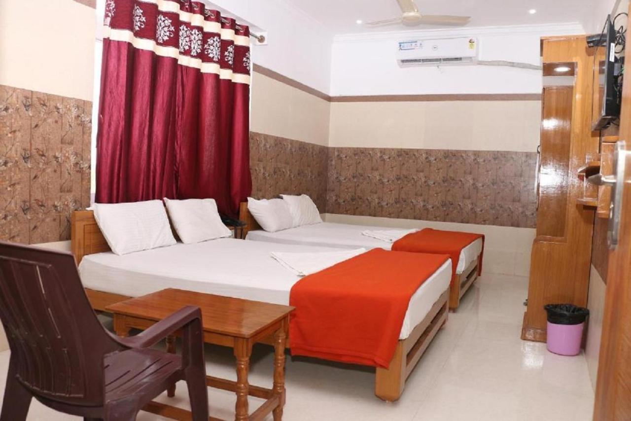 Saravanas Lodge Тиручендур Экстерьер фото