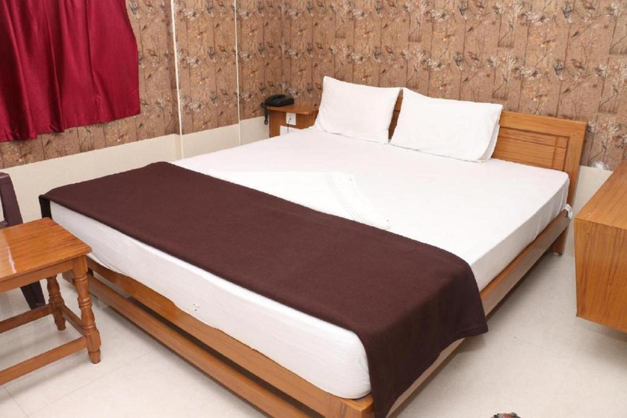 Saravanas Lodge Тиручендур Экстерьер фото